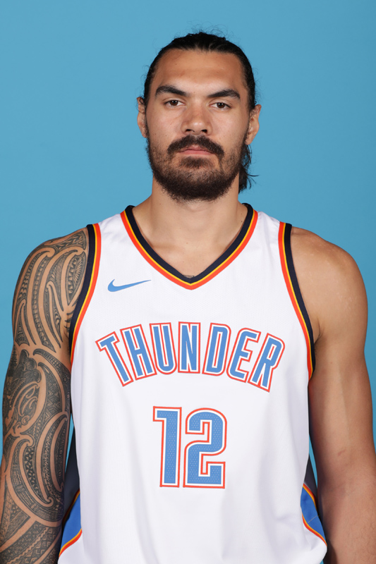 两届FMVP，顶级单打手+外线大闸，关键时刻统治力极强。