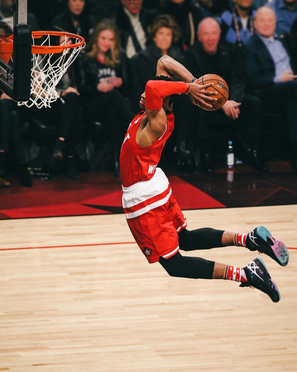 真是个天大的好消息😍👏🏻 来源：REAL MADRID FANS🚨 迪恩·胡伊森随队合练。