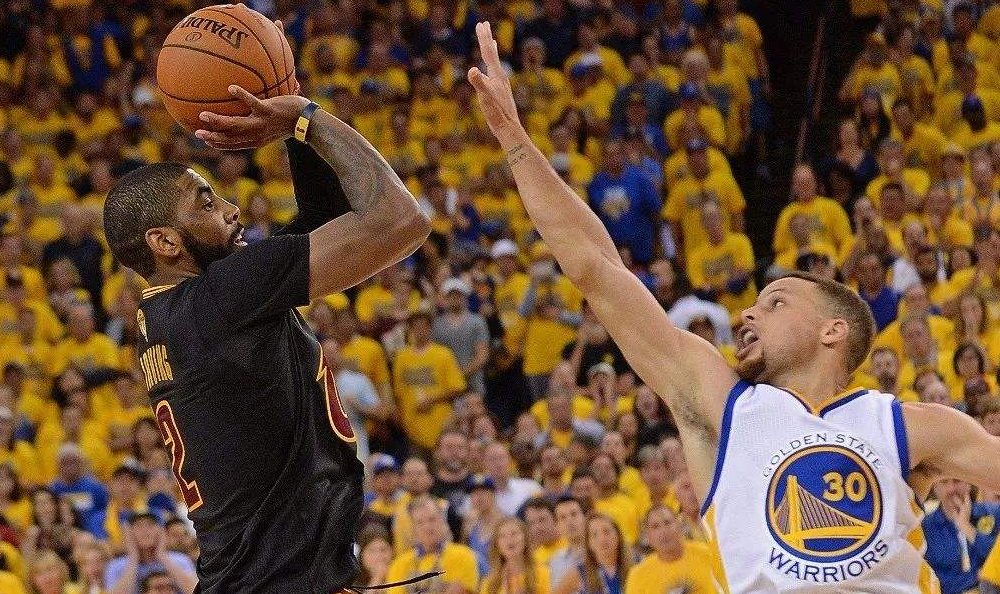 [F1]哈贾尔超越塞恩斯 劳森紧随其后超车