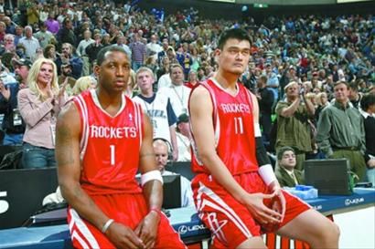 《棒球装备的清洁工：揭秘幕后团队如何保持球衣洁白如新》