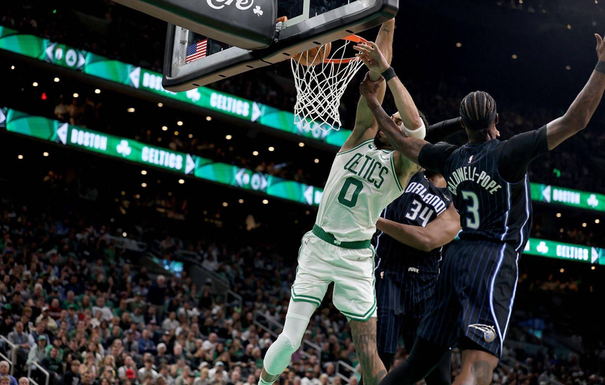 足球中超球队旅程曝光，航班延误引不满