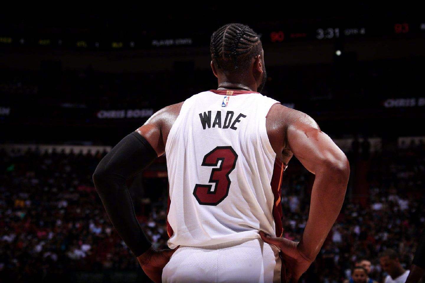 早说过詹姆斯适合打中锋，詹姆斯补篮绝杀，东契奇紧急撤回摊手