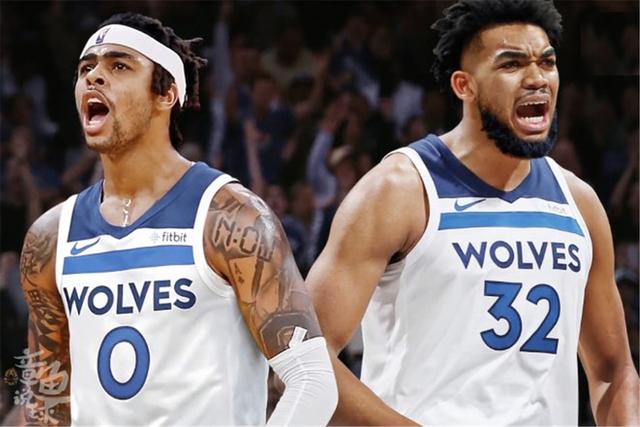 美术课上学生用课本表演变脸，轻松拿捏住精髓， 网友：“教科书式”变脸！